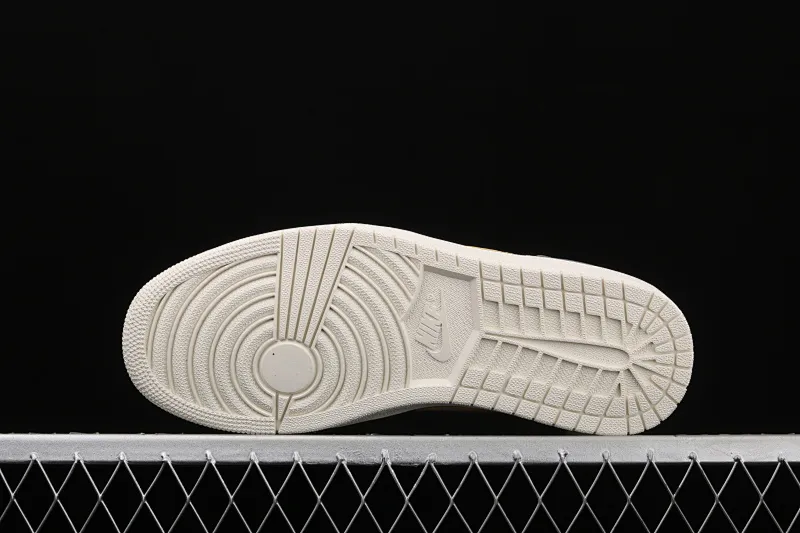 All Categories Air Jordan Jordan Series Basketball Shoes Air Jordan 1 Mid Special Price G Version Pure Original Air Jordan 1 Mid AJ1 Joe 1 Gray Pink China Basketball Shoes BQ6472-020